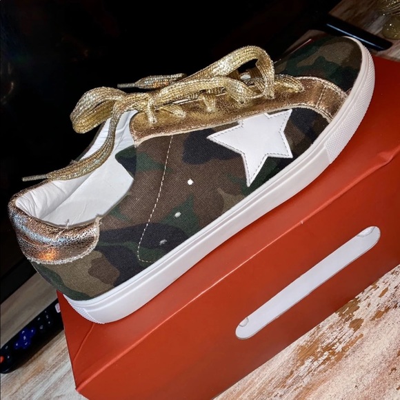 Star Camo Sneakers - Picture 1 of 1